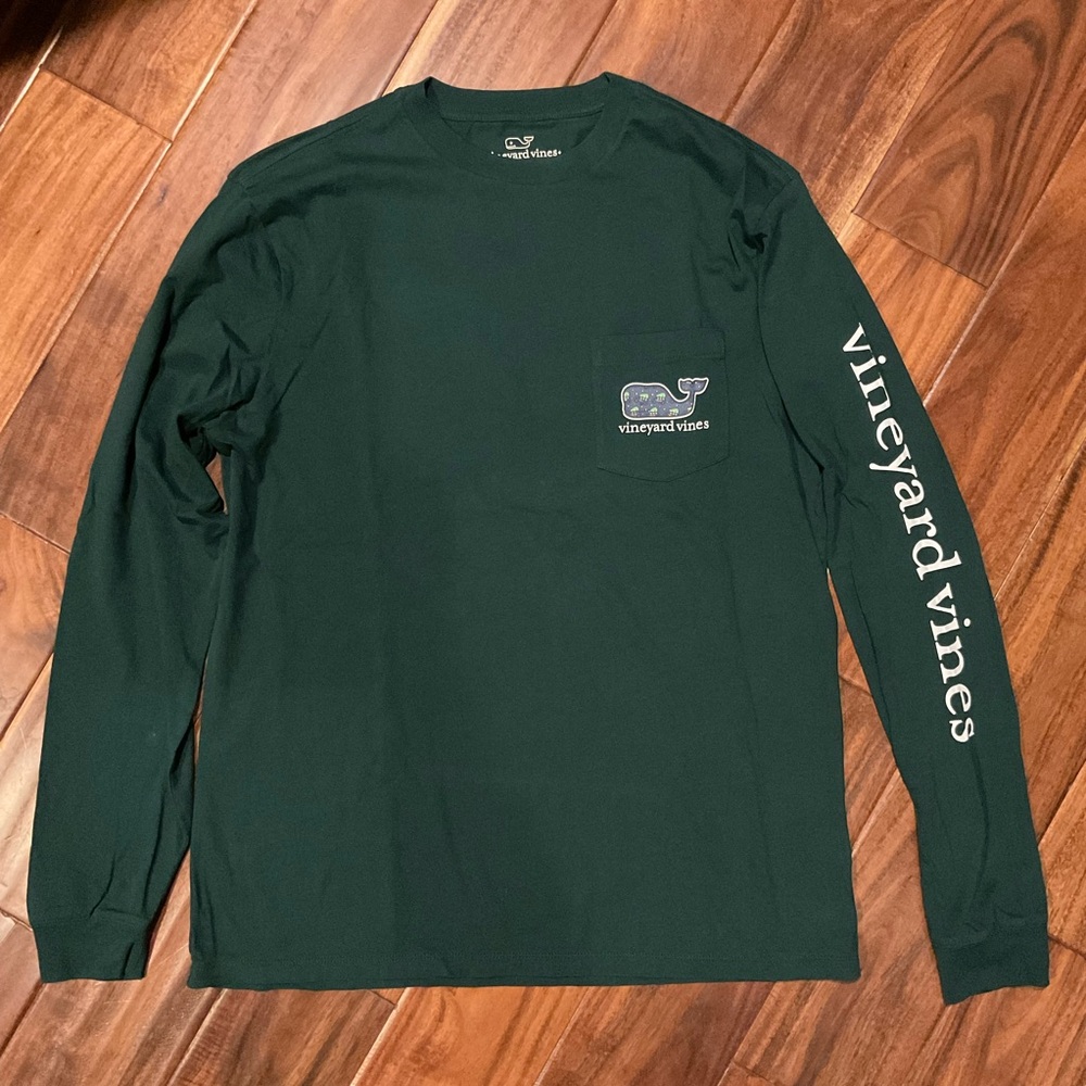 Vineyard Vines Forest Green Tee with Christmas Tree Patterned Whale